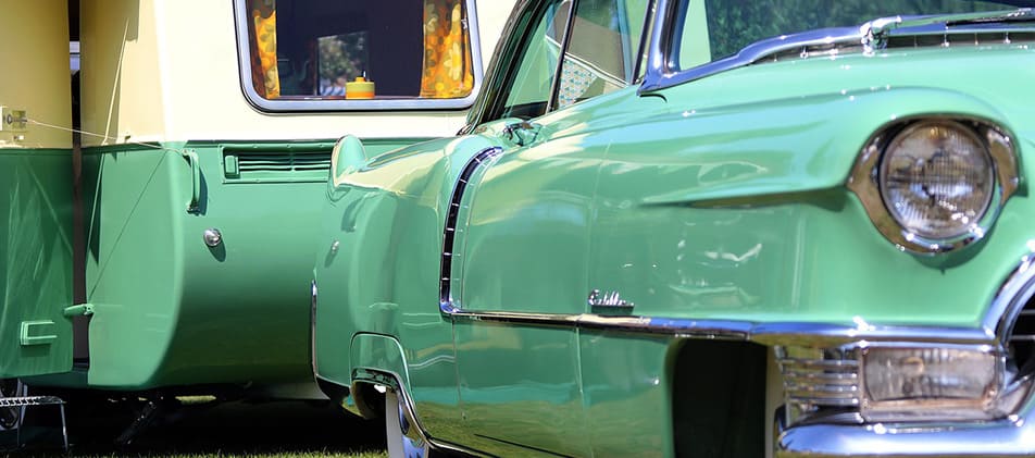 Schadenbegutachtung von Gutachter beim Unfalwagen Kfz Sachverständiger Hamburg