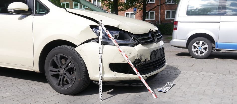 Bumper cars - sinnbildliche Darstellung von Unfällen und Unfallgutachten.